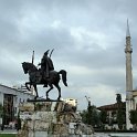5. Tirana, Albánie. Centrální náměstí, které je nazváno podle národního hrdiny Skanderberga. V pozadí je vidět část historické Edhem Beyovy mešity